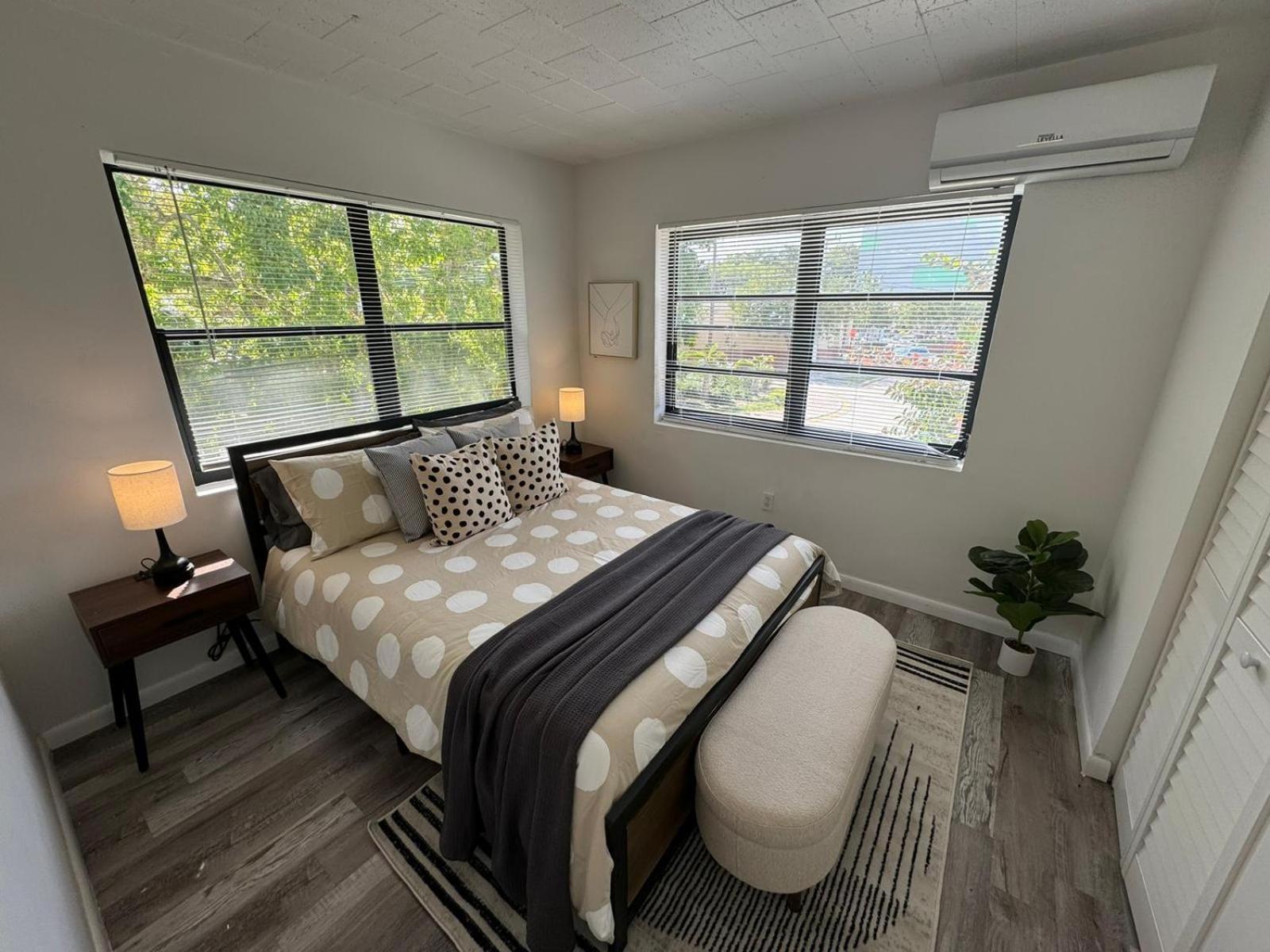 Fully Equipped Apartments With Parking Near Cocowalk Miami Exterior photo