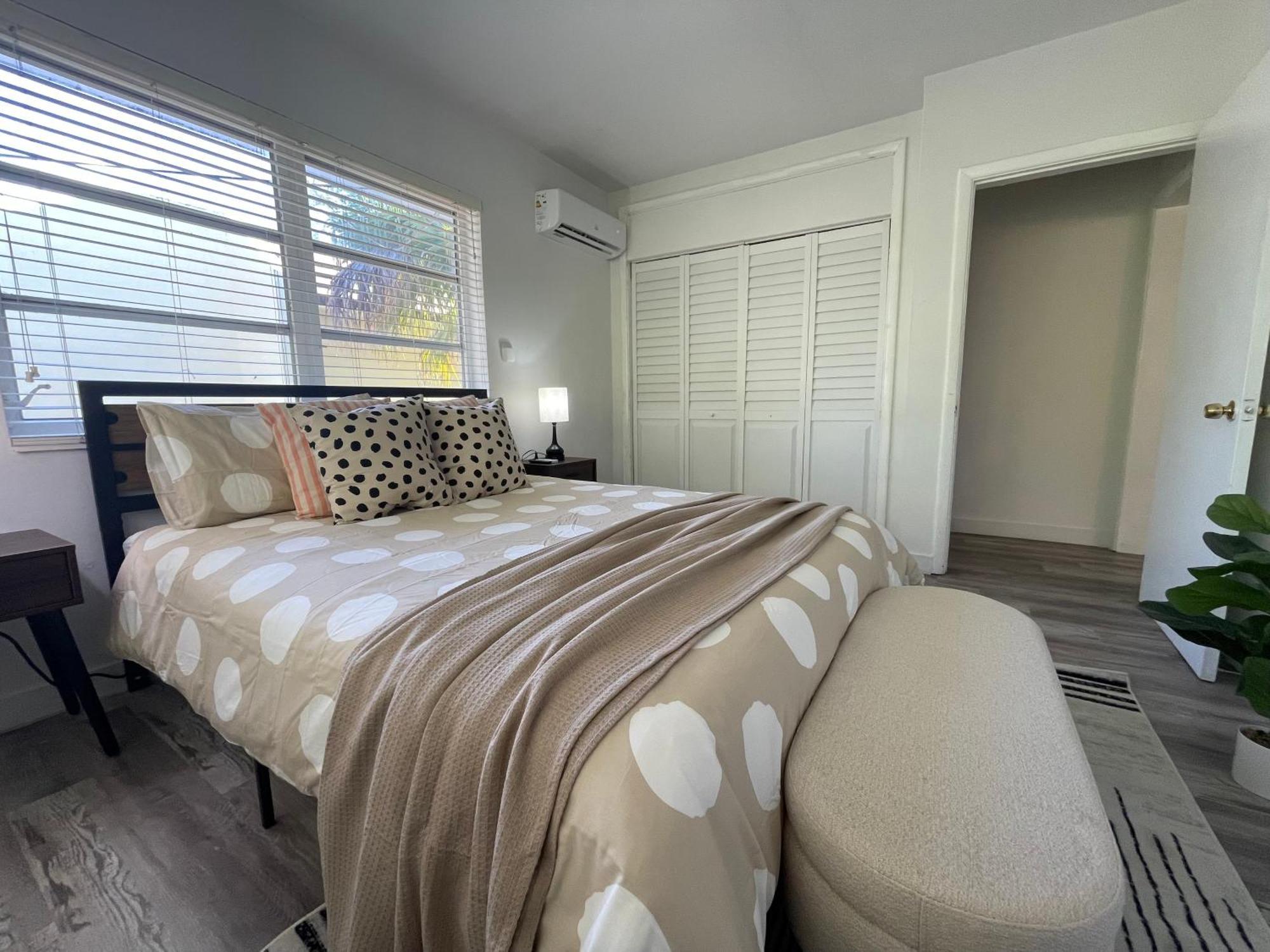 Fully Equipped Apartments With Parking Near Cocowalk Miami Exterior photo