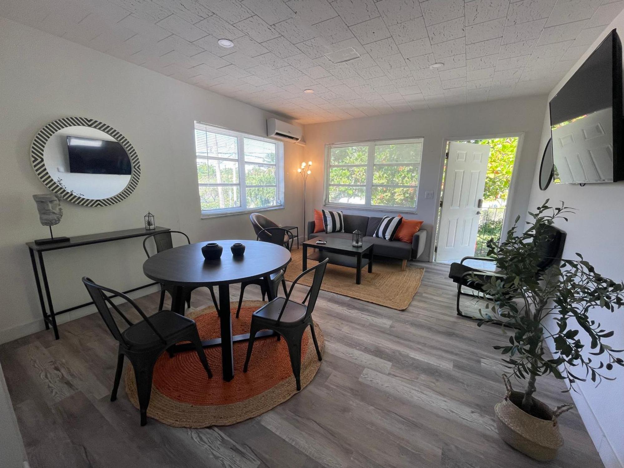 Fully Equipped Apartments With Parking Near Cocowalk Miami Exterior photo