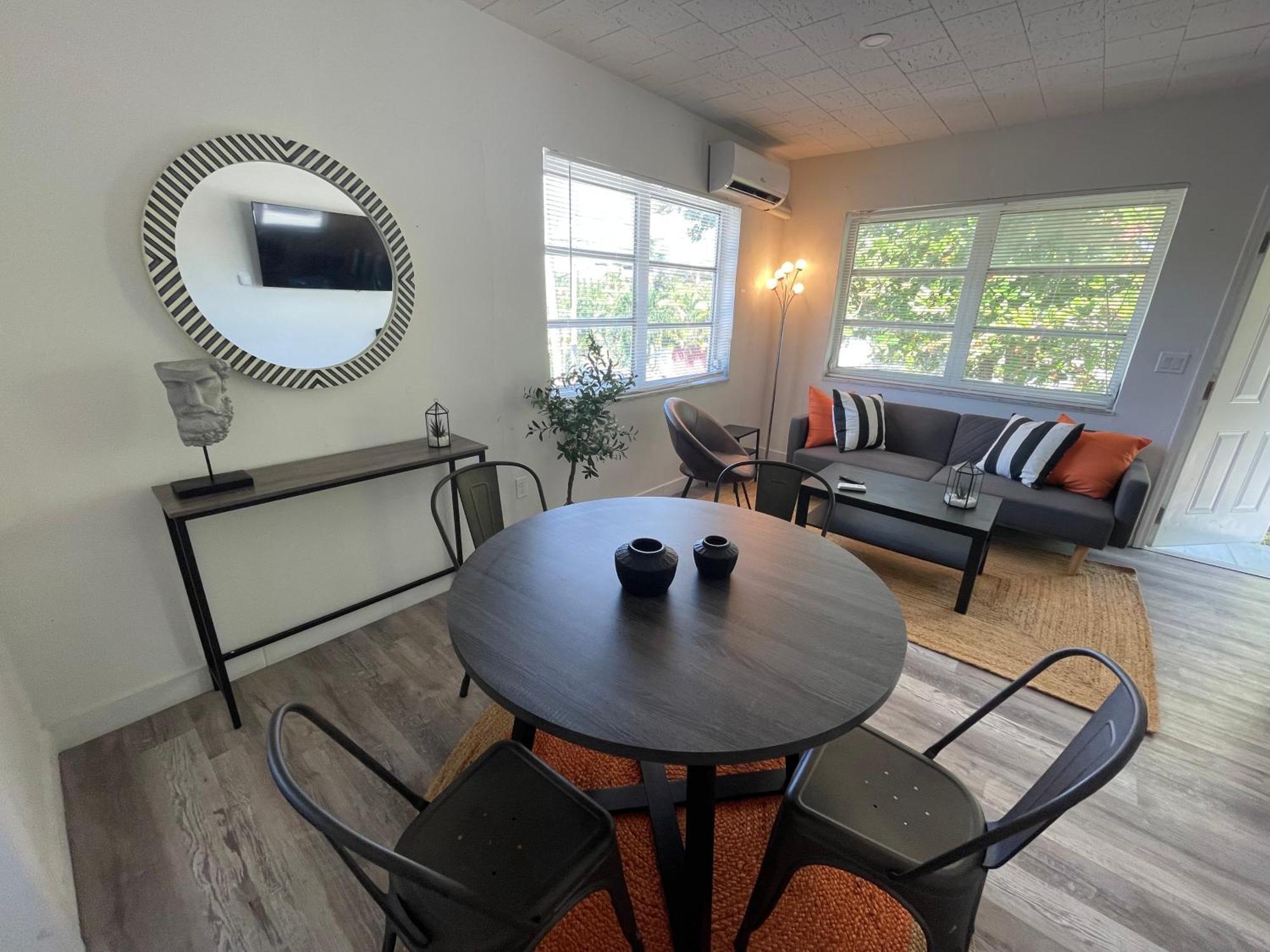 Fully Equipped Apartments With Parking Near Cocowalk Miami Exterior photo