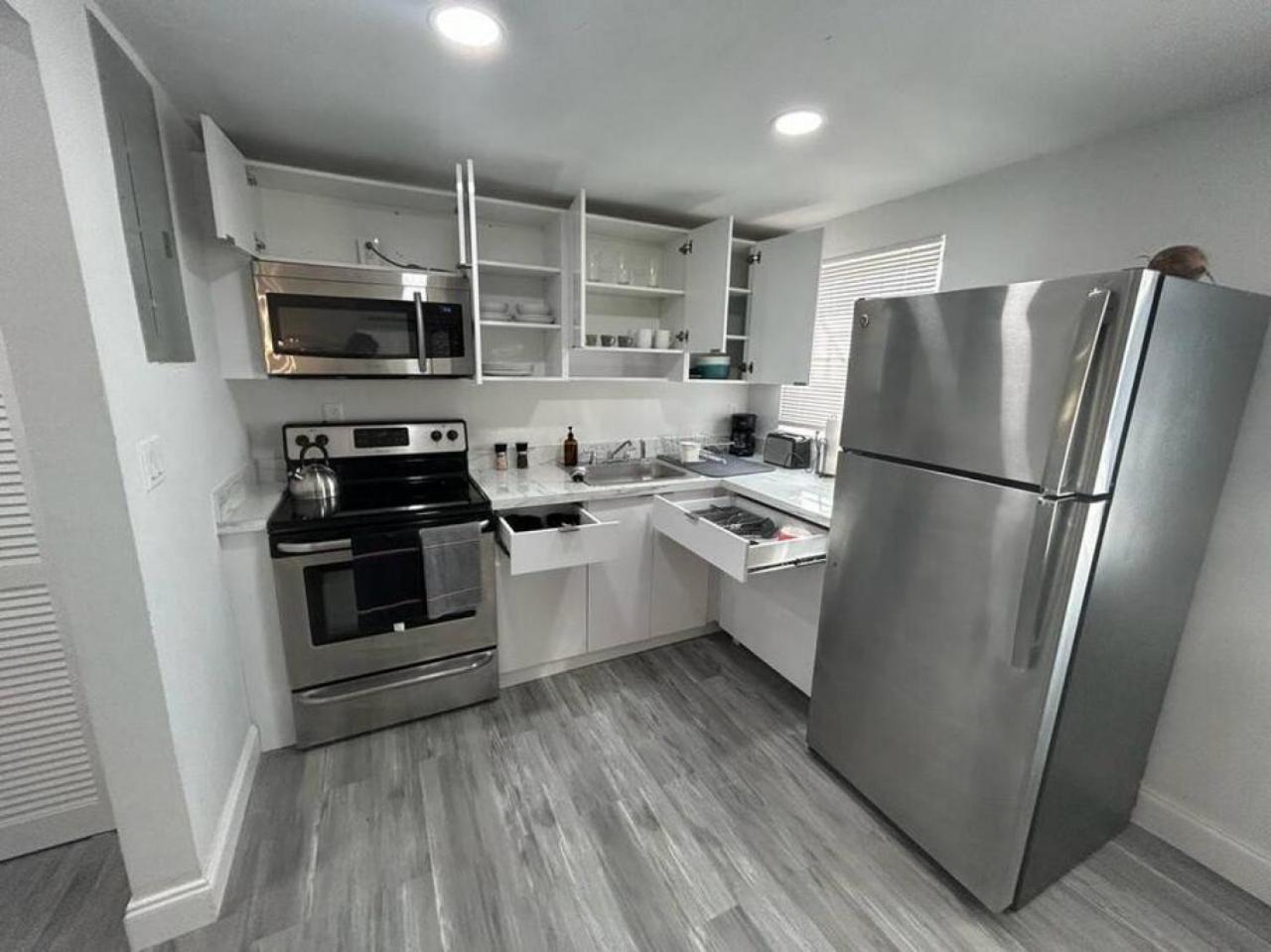 Fully Equipped Apartments With Parking Near Cocowalk Miami Exterior photo